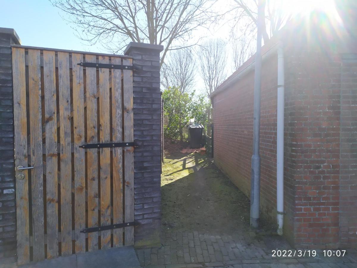 The Cosy Little House With The Sundial Villa Stavenisse Exterior photo